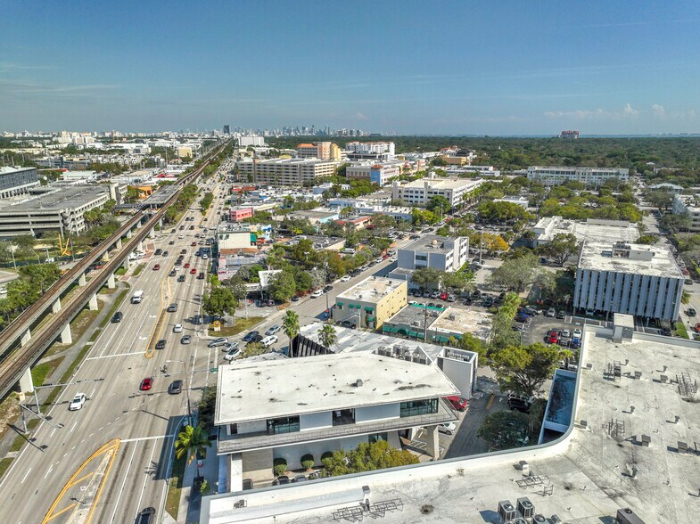 More Photos Of 5958 S Dixie Hwy, South Miami Restaurant For Lease