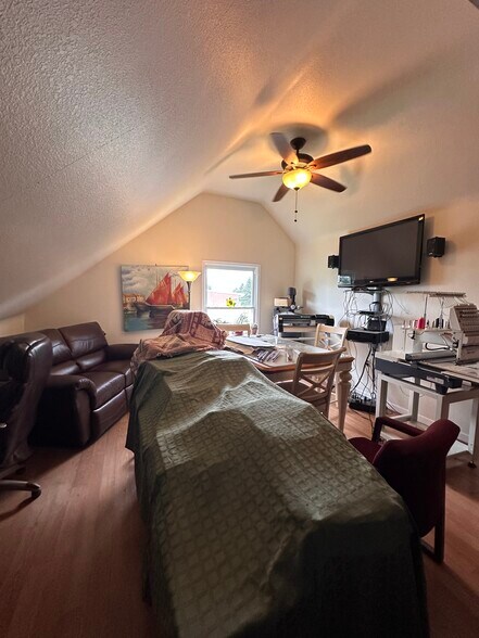 More Photos Of 420-440 Carey St, Deerfield Manufacturing For Sale