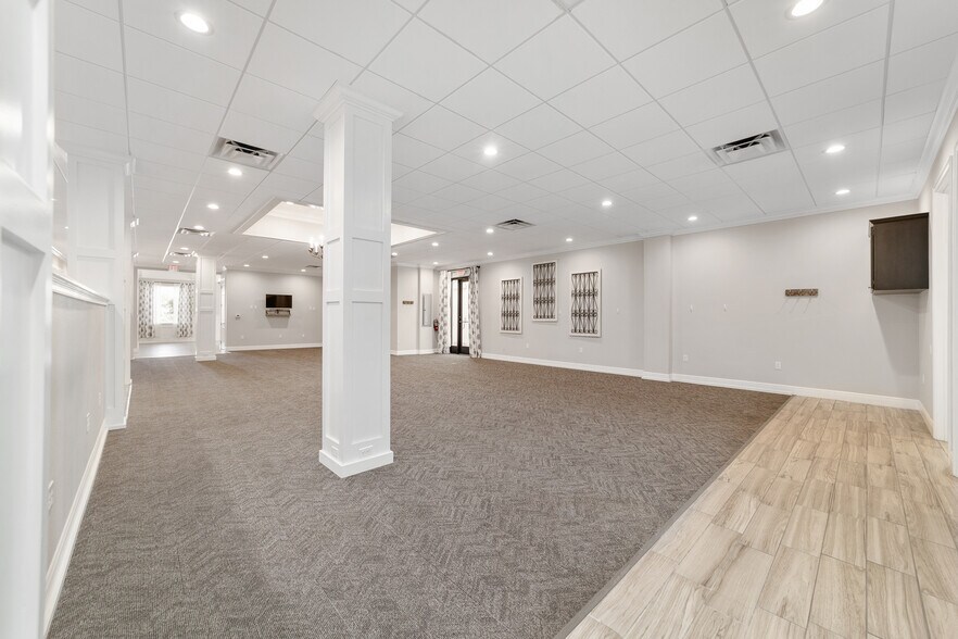 More Photos Of 809 County Road 466, The Villages Medical For Sale