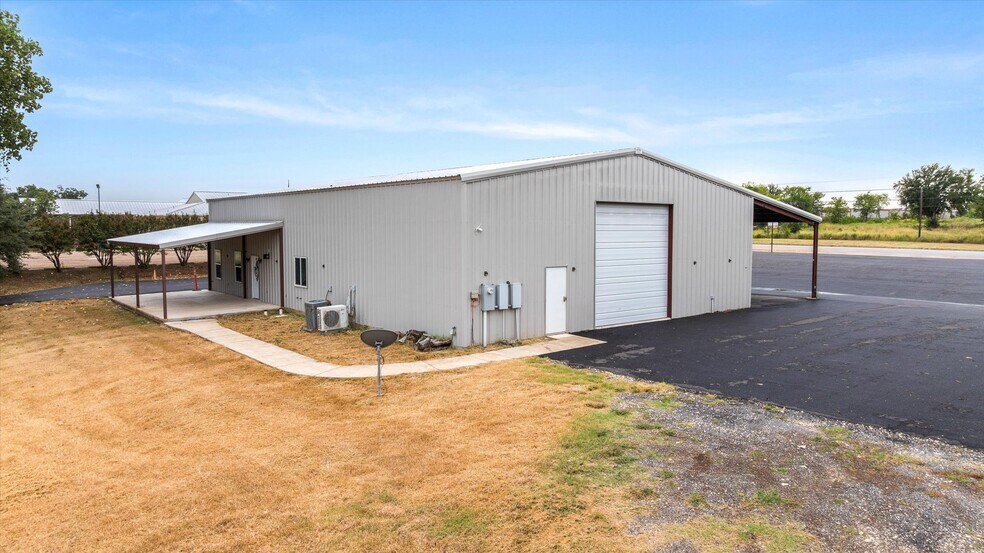 More Photos Of 1817 S Morgan St, Granbury Auto Dealership For Sale