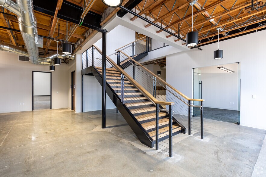 More Photos Of 2445-2460 E 12th St, Los Angeles Unknown For Lease