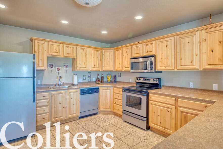 More Photos Of 480 22nd St, Heyburn Warehouse For Lease