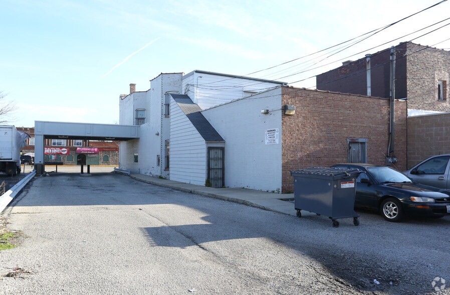 More Photos Of 6041 W Cermak Rd, Cicero Bank For Lease