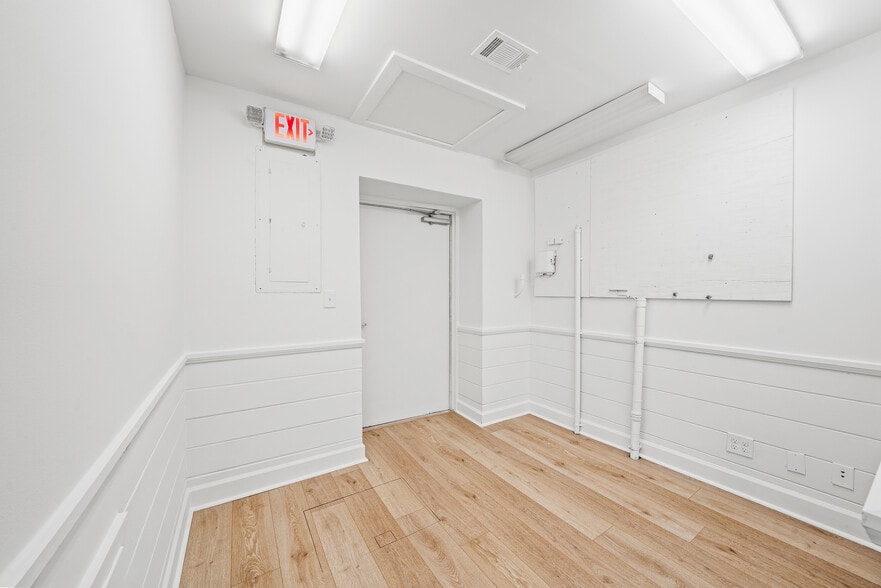 More Photos Of 34 S Court Sq, Newnan Office For Lease