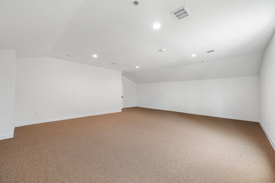 More Photos Of 284 Ed English Dr, Shenandoah Medical For Sale