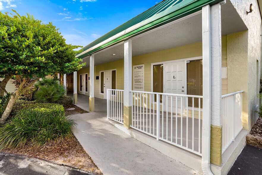More Photos Of 611 SW Federal Hwy, Stuart Office For Lease
