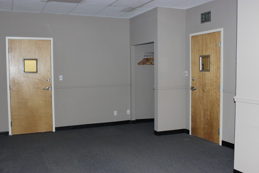 More Photos Of 2340 Whitney Ave, Hamden Storefront Retail Office For Lease