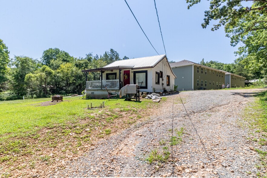 More Photos Of 21 Lost Ln, McEwen Apartments For Sale