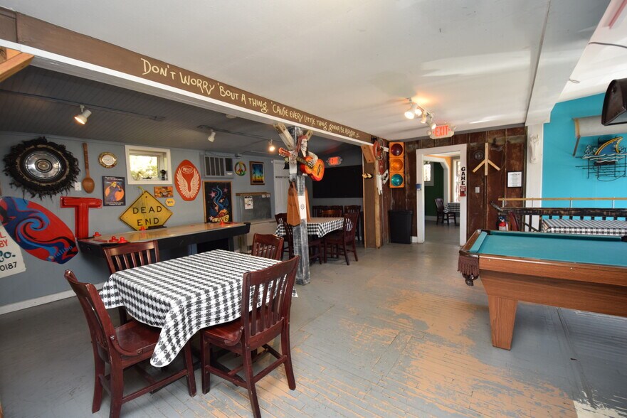 More Photos Of 112 W Main St, Burnsville Flex For Lease