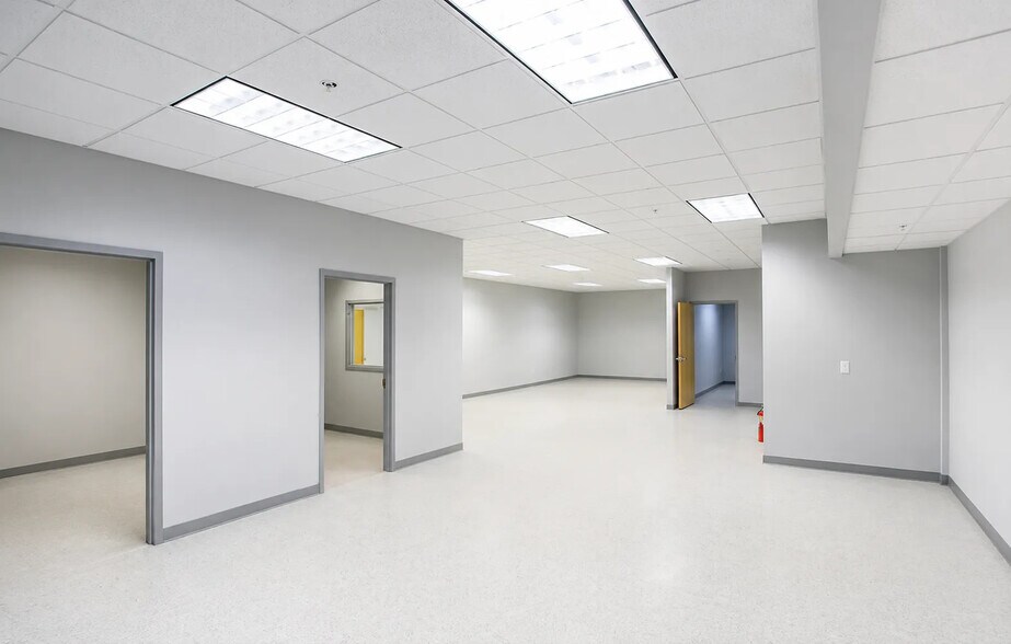 More Photos Of 248 Mill Rd, Chelmsford Research And Development For Lease