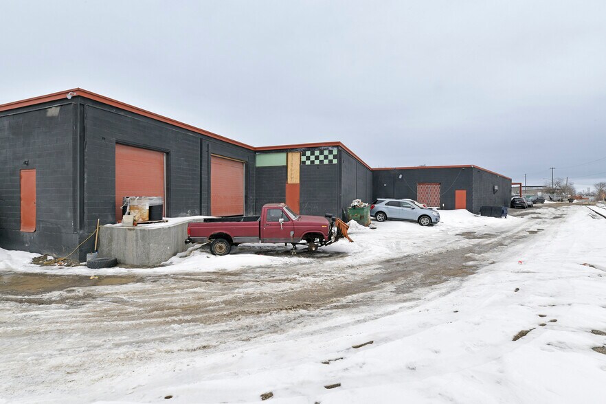 More Photos Of 51 Comstock Rd, Toronto Warehouse For Lease