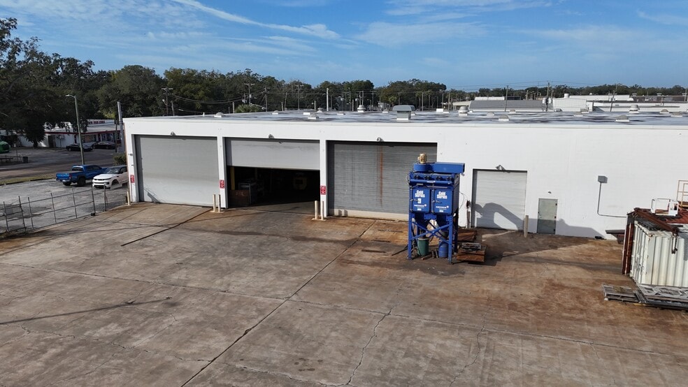 More Photos Of 2902 E Sligh Ave, Tampa Warehouse For Lease