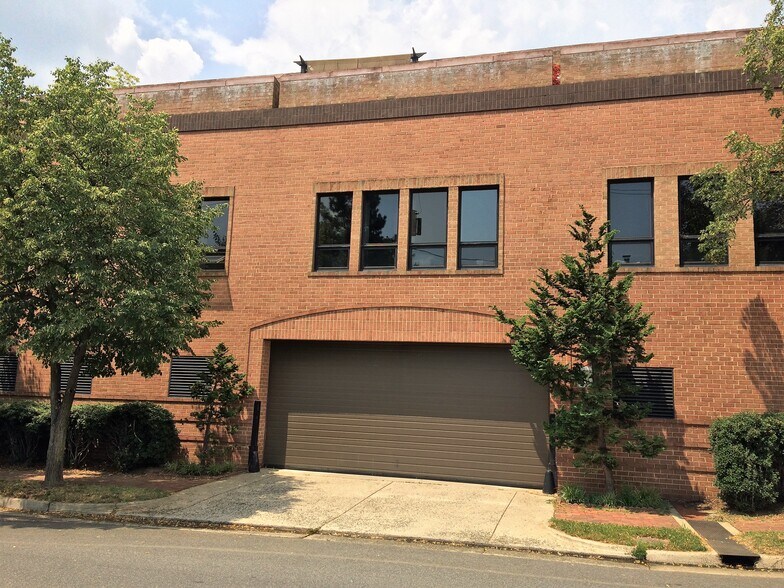 More Photos Of 400 N Columbus St, Alexandria Office For Lease