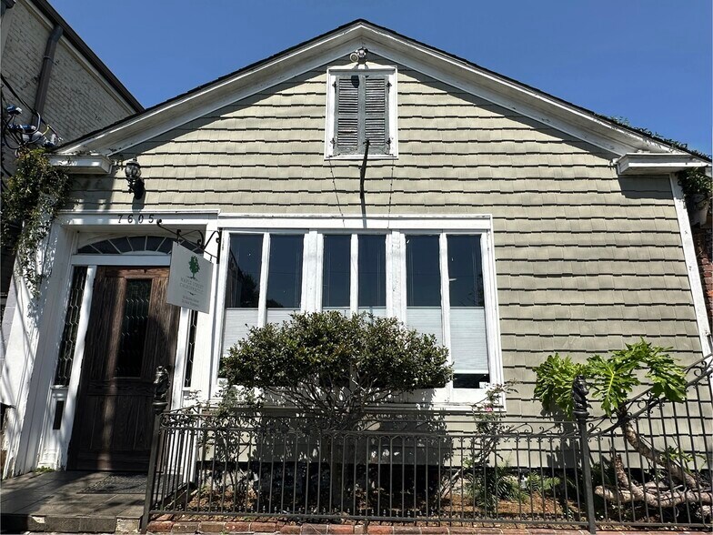 Primary Photo Of 7605 Maple St, New Orleans Storefront For Sale