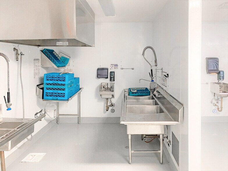 More Photos Of 1837 E 7th St, Long Beach Restaurant For Lease