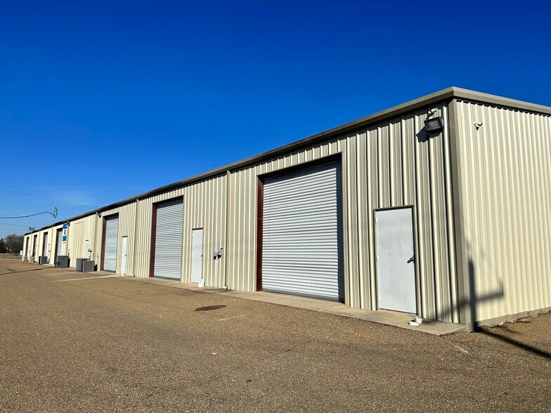 More Photos Of 4103 Kramer Ln, Texarkana Warehouse For Lease