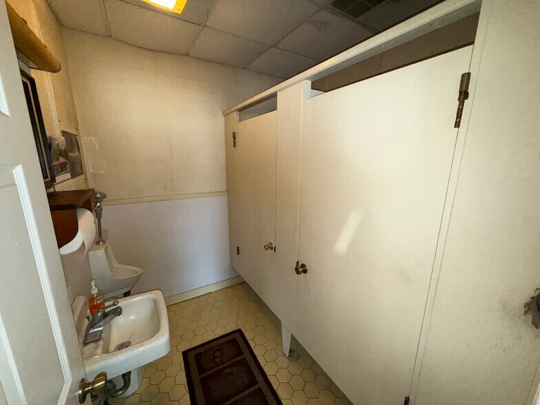 More Photos Of 906 N Breazeale Ave, Mount Olive Auto Dealership For Sale