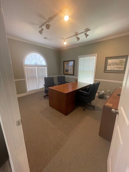 More Photos Of 106 Pilgrim Village Dr, Cumming Office For Sale