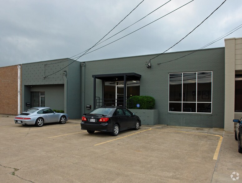 More Photos Of 2547 Farrington St, Dallas Light Distribution For Lease