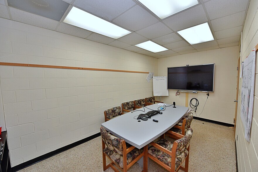 More Photos Of 315 Burke Dr, Morganton Light Manufacturing For Sale