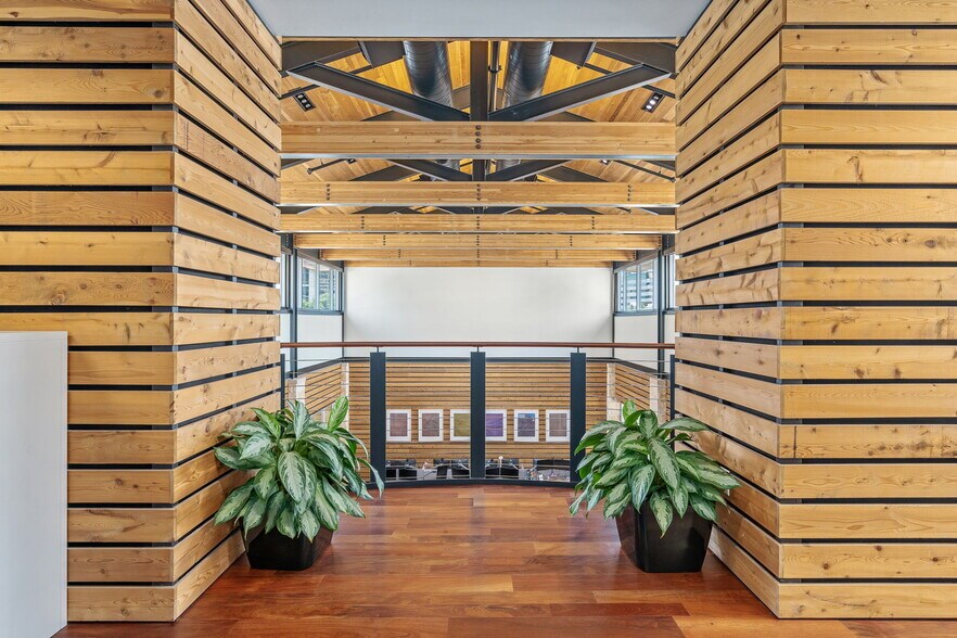 More Photos Of 6150 Sherry Ln, Dallas Office Residential For Sale