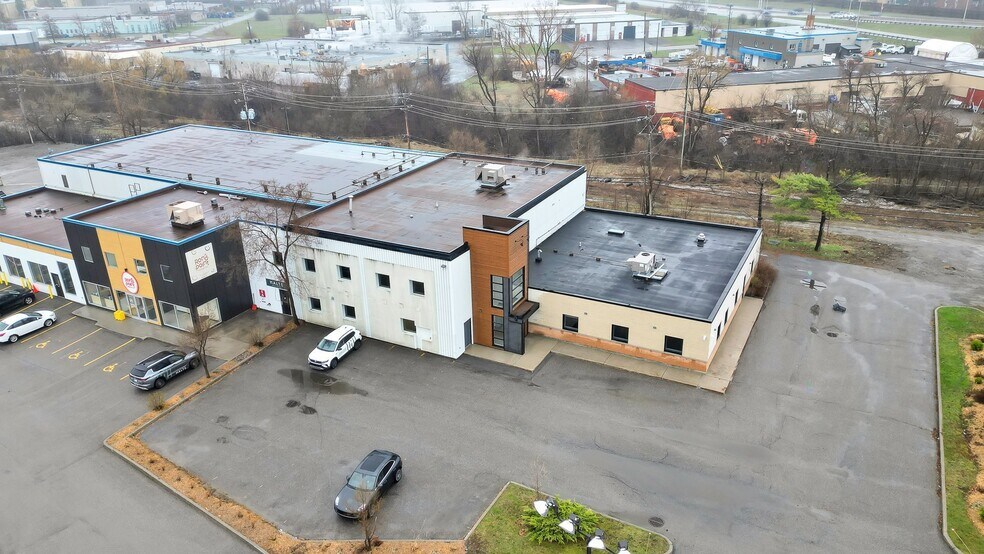 More Photos Of 170 Rue Deveault, Gatineau Flex For Sale