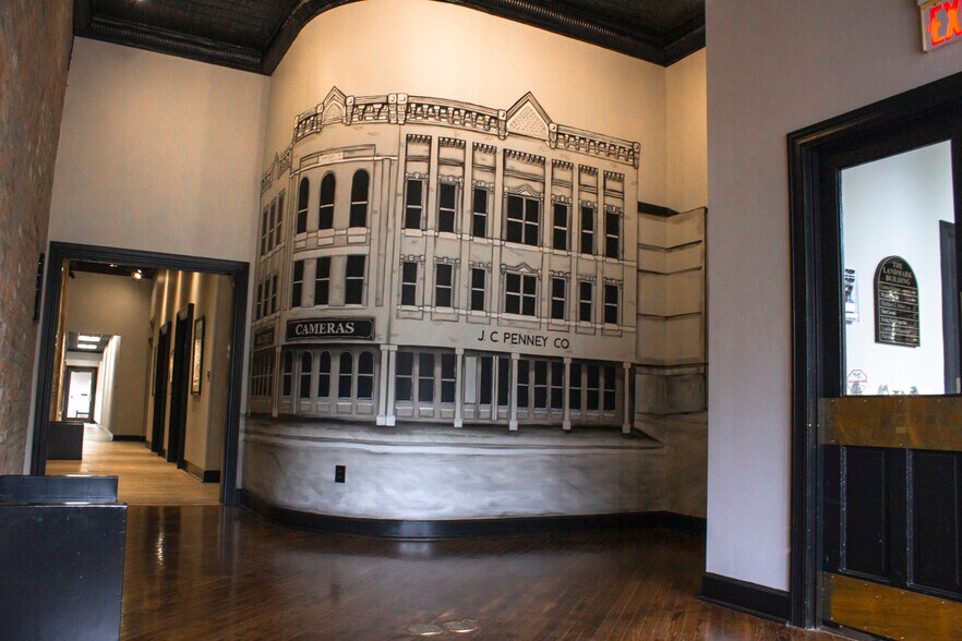 More Photos Of 911 College St, Bowling Green Office For Lease