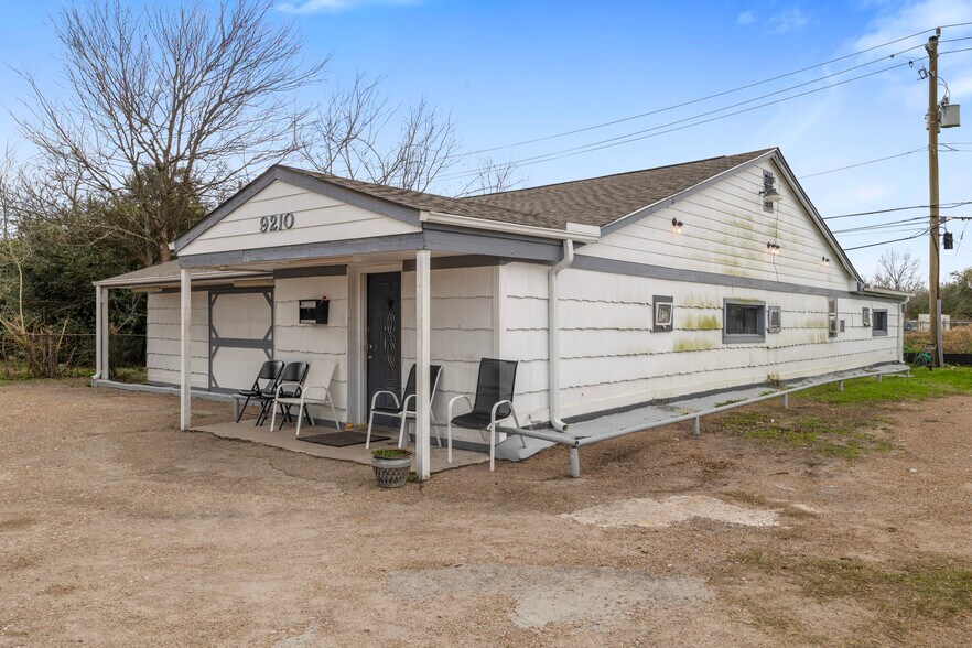More Photos Of 9202 Ashville Dr, Houston Shelter For Sale
