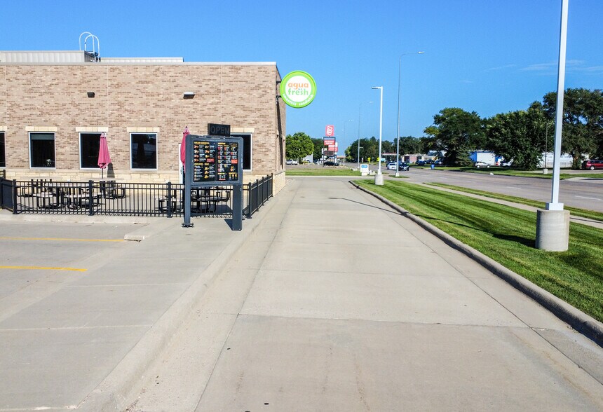 More Photos Of 1110 E Cherry St, Vermillion General Retail For Lease