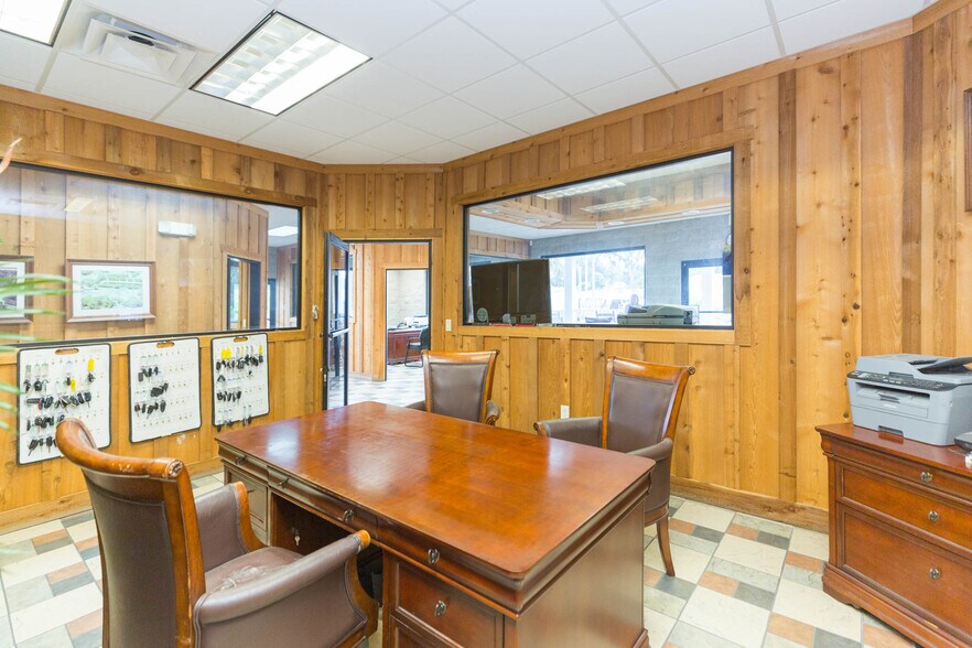 More Photos Of 13815 21st St, Dade City Auto Dealership For Sale