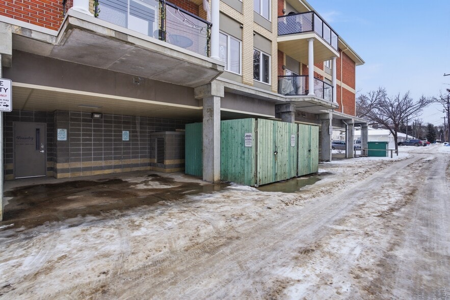 More Photos Of 9411 98 Av NW, Edmonton Office For Sale