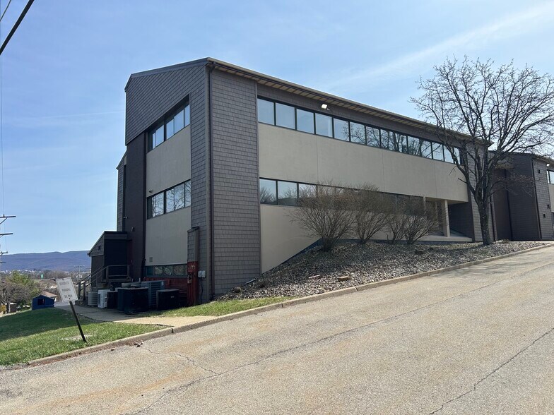 More Photos Of 20 Highland Park Dr, Uniontown Medical For Sale