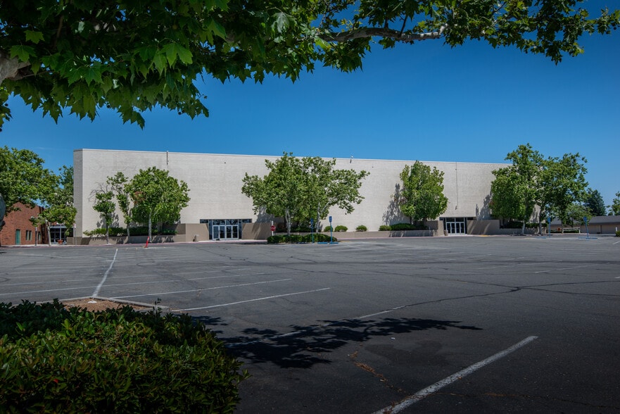 More Photos Of 5850 Sunrise Blvd, Citrus Heights Auto Repair For Sale