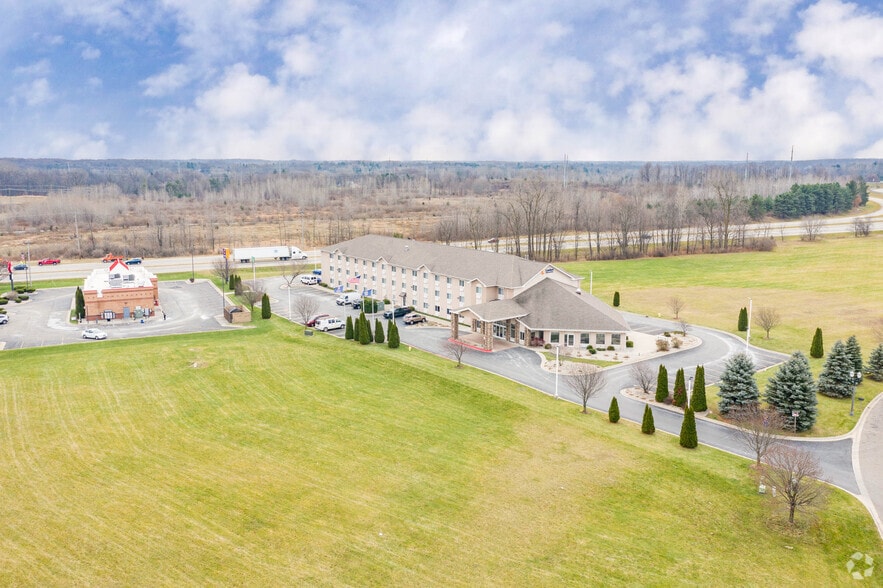 More Photos Of 9742 Woodlane Dr, Dimondale Hotel For Sale