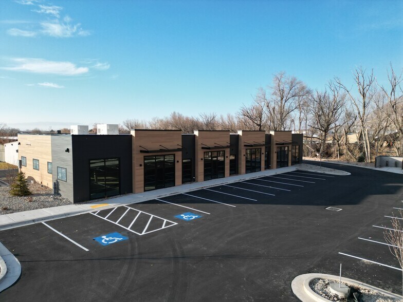 More Photos Of 1075 N Main St, Springville Storefront For Lease