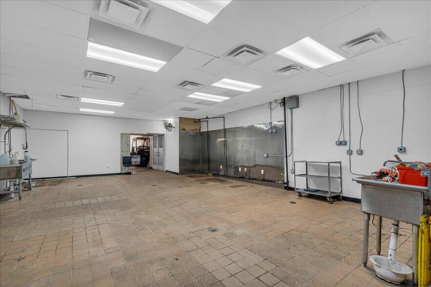 More Photos Of 12010 Greenfield Rd, Detroit General Retail For Sale
