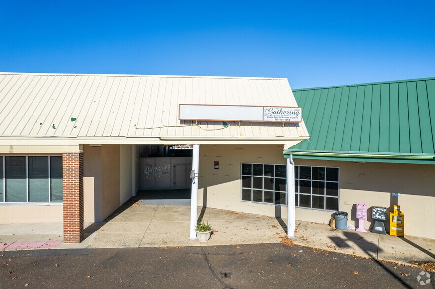 More Photos Of 345-371 W Broad St, Quakertown Freestanding For Lease