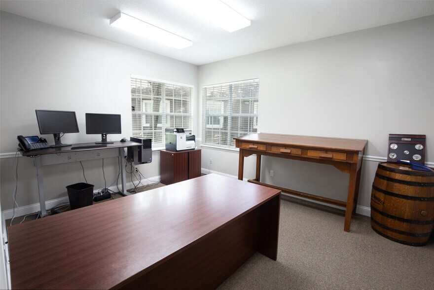 More Photos Of 3840 Belfort Rd, Jacksonville Office For Lease