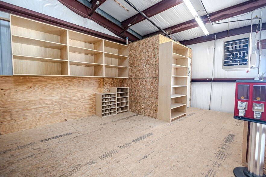 More Photos Of 1200 SW Brookside Cir, Grimes Warehouse For Lease