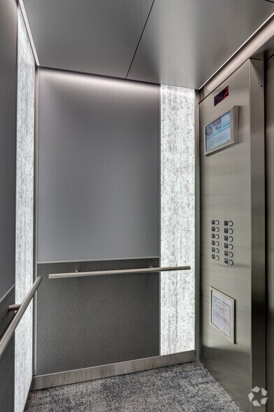 More Photos Of 2015 Spring Rd, Oak Brook Office For Lease