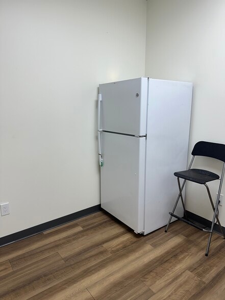 More Photos Of 3575 Trotter Dr, Alpharetta Warehouse For Lease