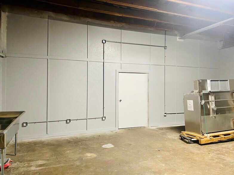 More Photos Of 114 W Ikard St, Henrietta Office For Sale