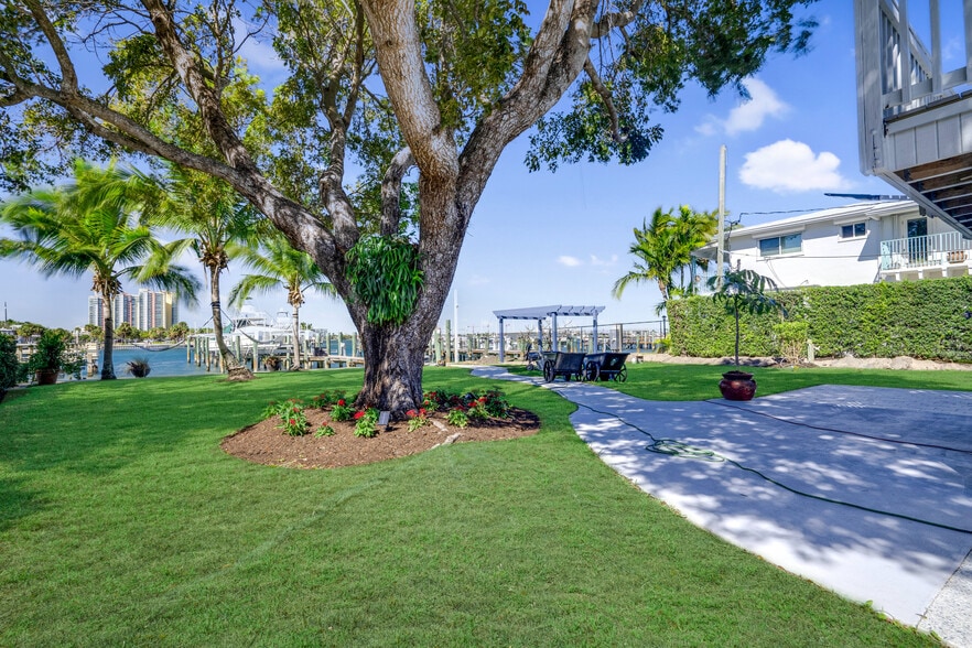More Photos Of 2649 Lake Dr, Riviera Beach Apartments For Sale