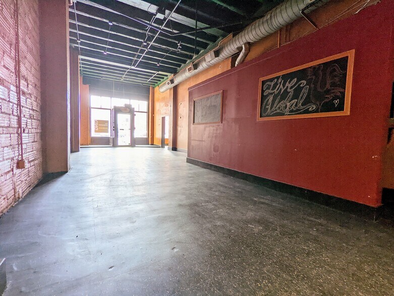 More Photos Of 1100 Locust St, Saint Louis Storefront Retail Office For Lease