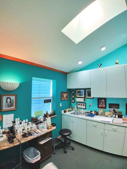 More Photos Of 1541 Prosperity Farms Rd, West Palm Beach Medical For Sale