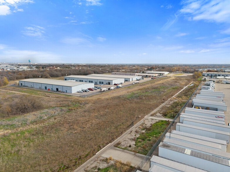 More Photos Of 812-814 Blue Mound Rd, Saginaw Warehouse For Lease