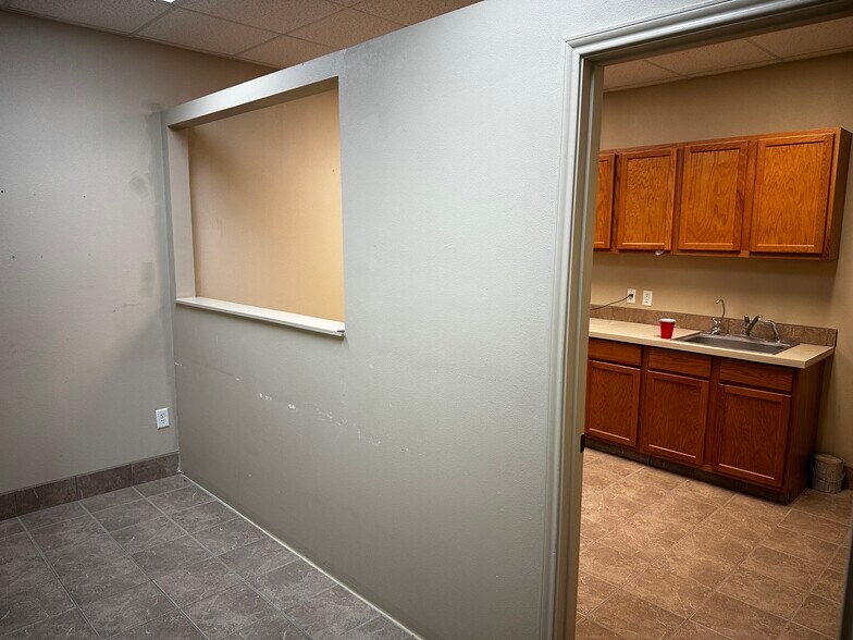 More Photos Of 4200 County Road 72 rd, Midland Warehouse For Lease