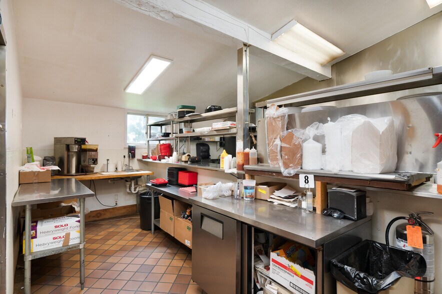 More Photos Of 2711 W College St, Bozeman Restaurant For Sale