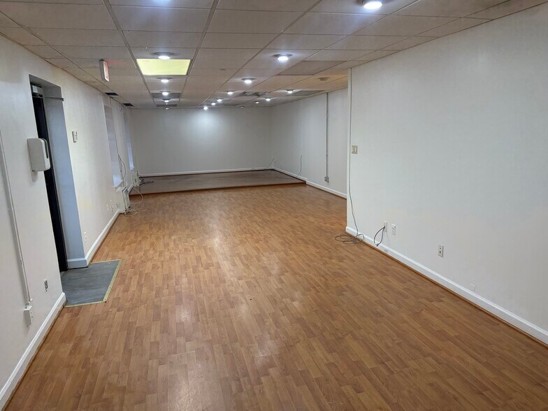 More Photos Of 7631 Fullerton Rd, Springfield Warehouse For Lease