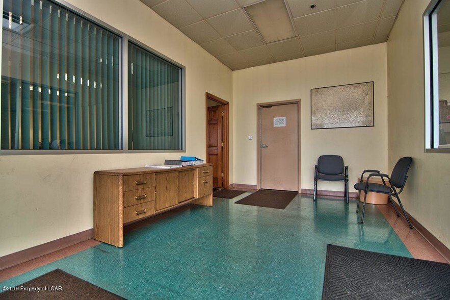 More Photos Of 220 Oak Hill Rd, Mountain Top Distribution For Sale
